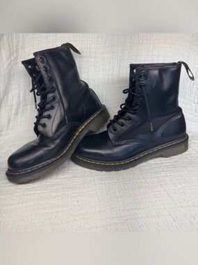 Dr. Martens 1460 Black Leather 8-Eye Lace-Up Boots-Yellow Stitching / EU 41, W9
